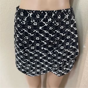 Aqua Pattern Black and White Skort